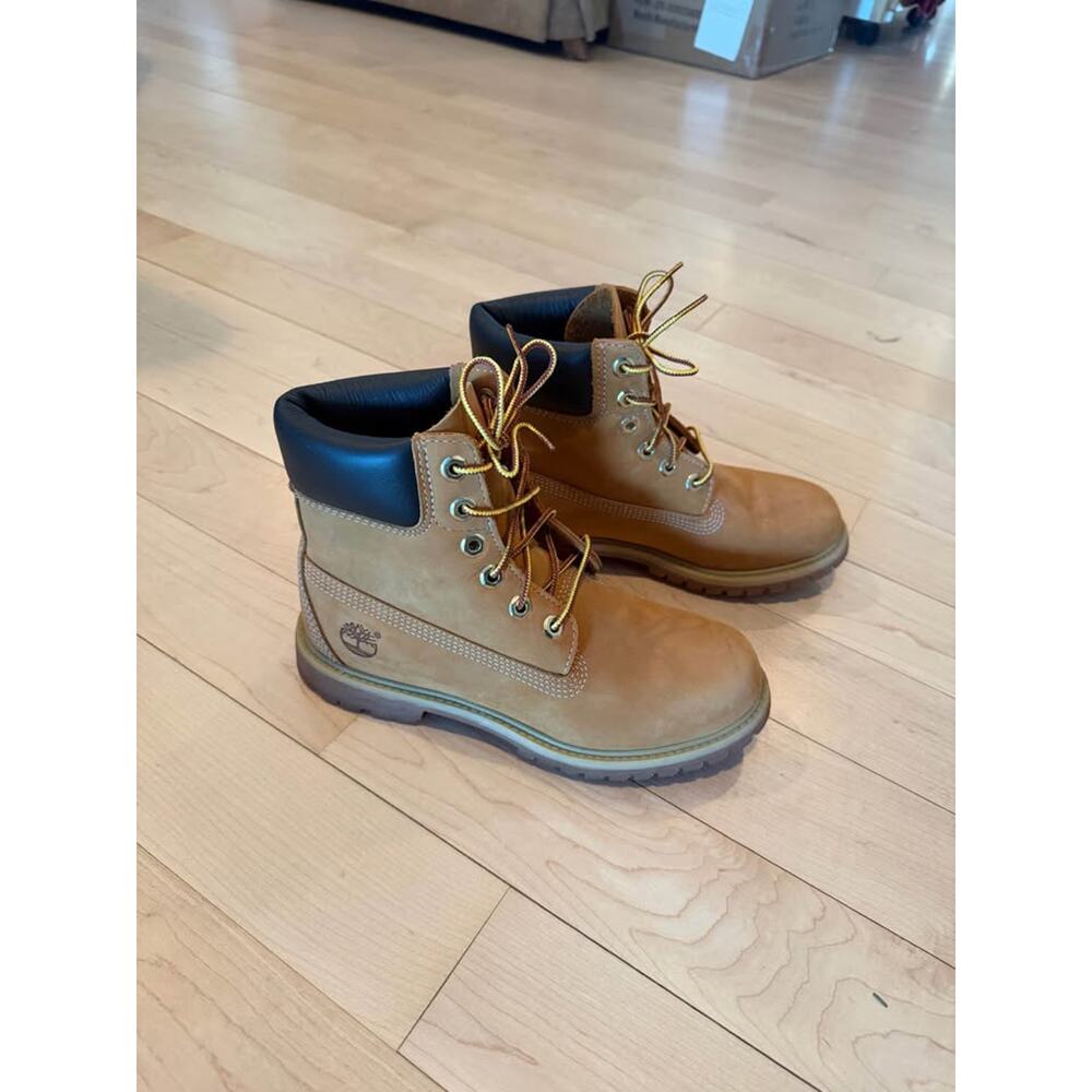 Like New Classic Timberland Women's Stone Street Waterproof Boots Size 7